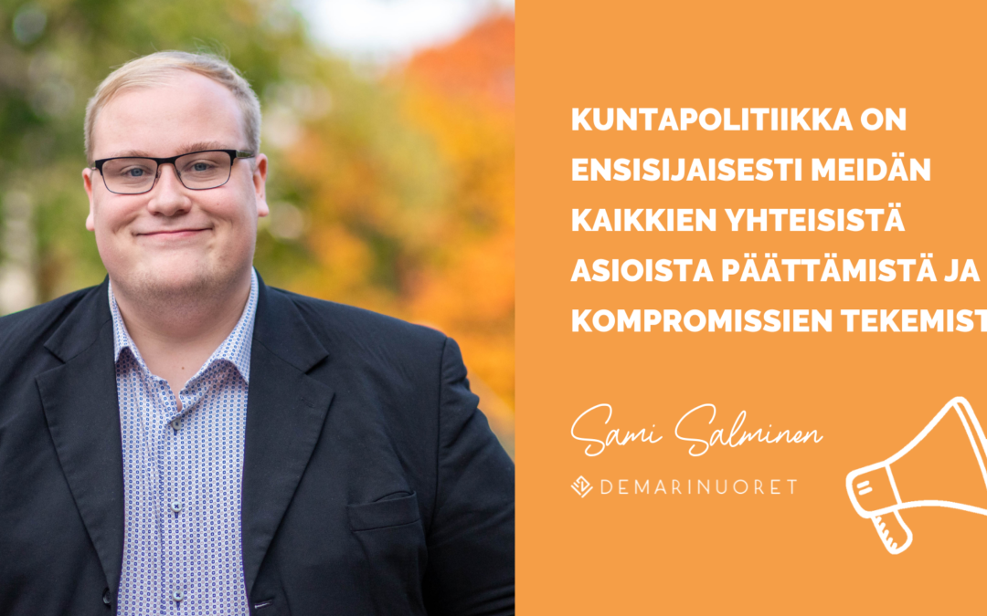 Sami Salminen hymyilee kuvassa vasemmalla vehreiden puiden yllä ja hänen oikealla puolella lukee "Kuntapolitiikka onkin ensisijaisesti meidän kaikkien yhteisistä asioista päättämistä ja kompromissien tekemistä."